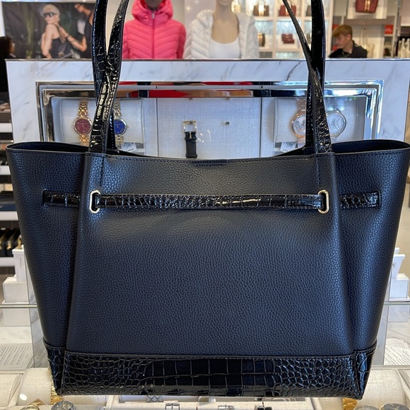 MICHAEL KORS
Reed Large Leather Belted Satchel Shoulder Tote Handbag 
Black - Picture 6 of 16